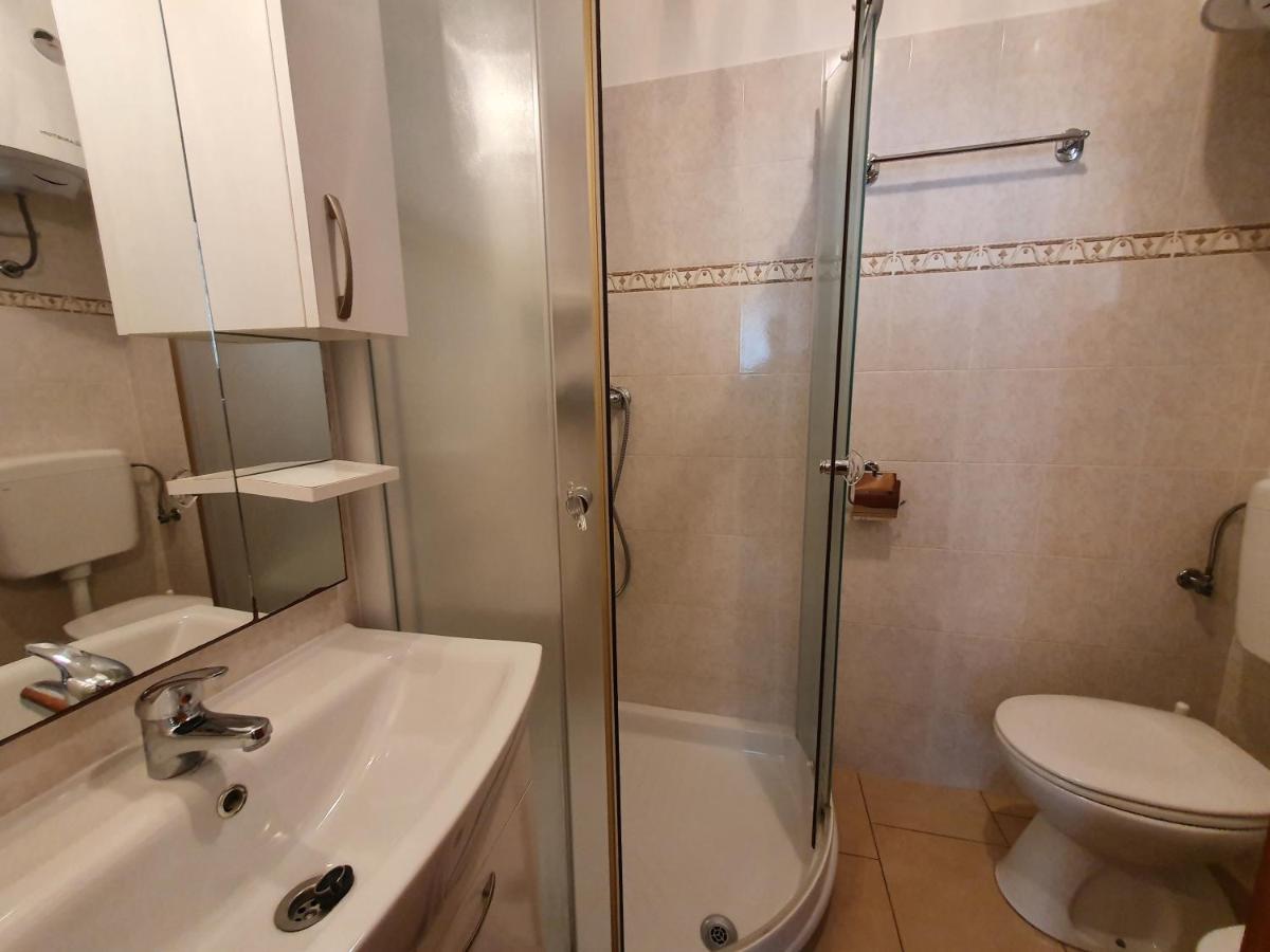 Elena, 100 M From The Beach Novigrad  Exterior photo